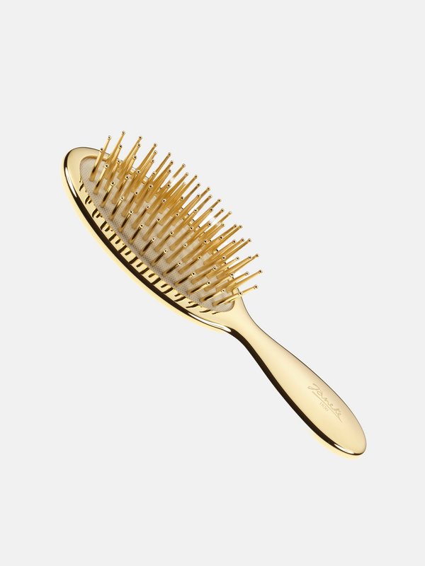 Air-cusioned hair brush in gold medium